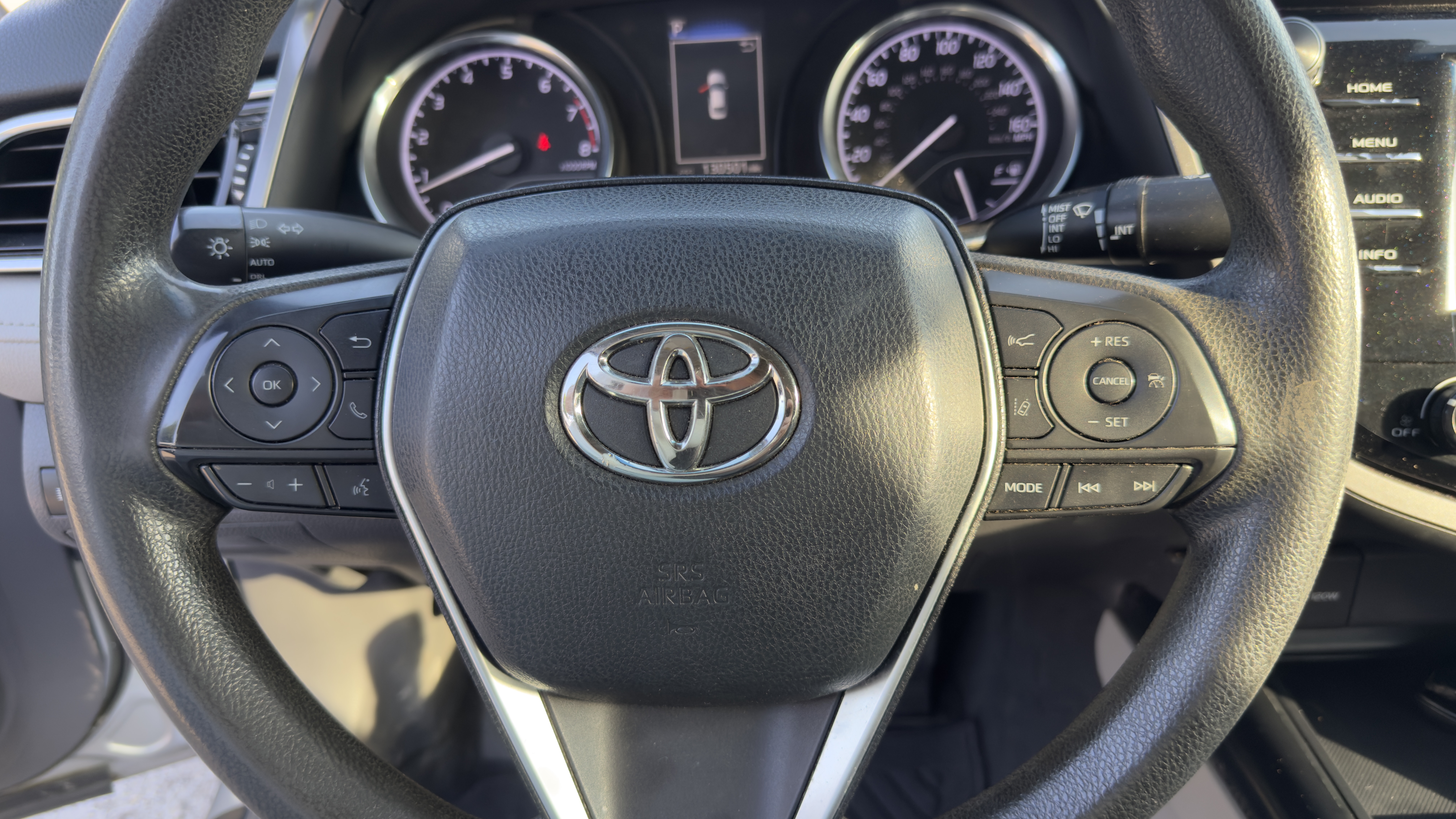 2018 Toyota Camry LE — photo 16